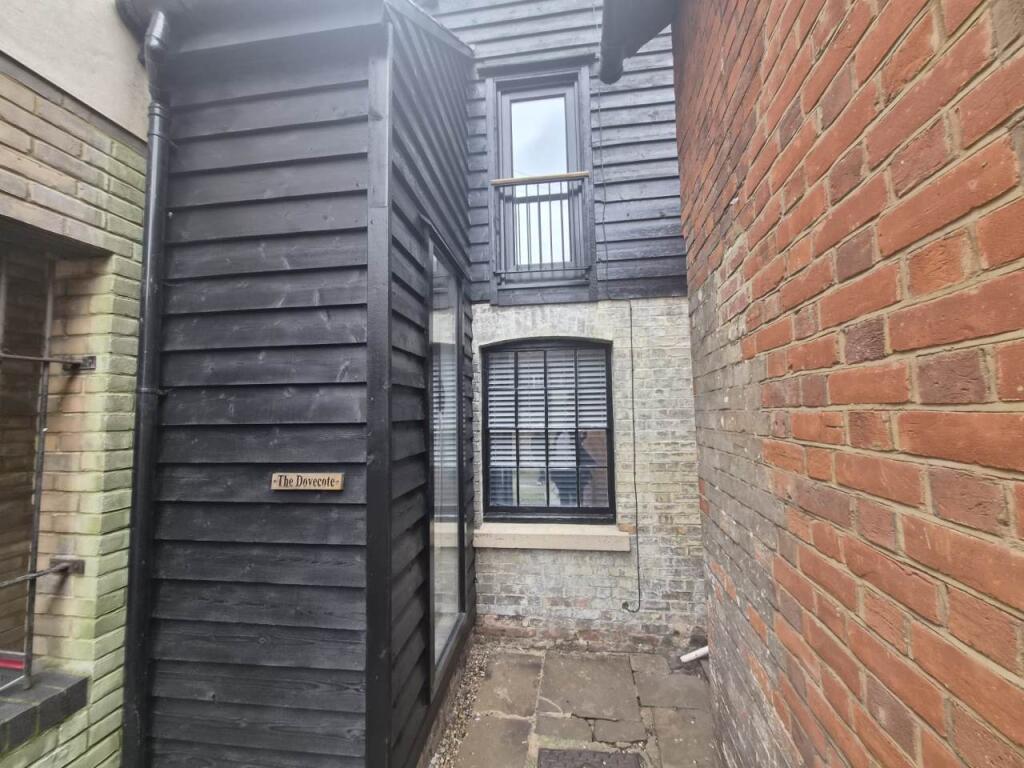 1 bed Annexe for rent in Royston. From Abode Town and Country - Royston