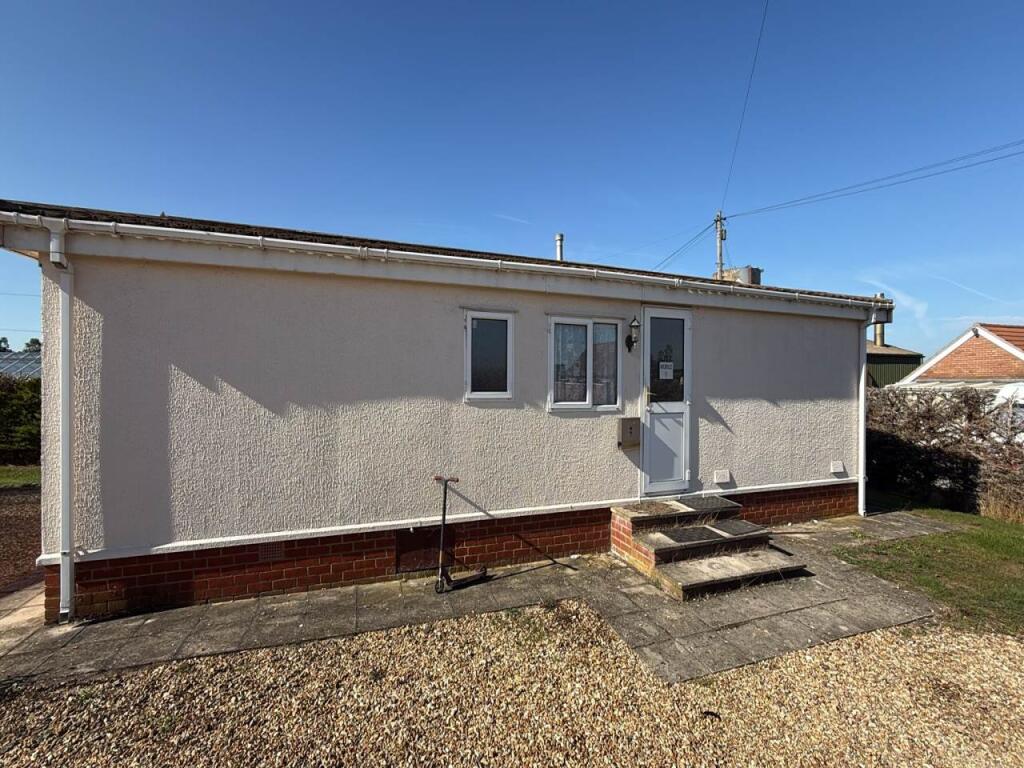 2 bed Mobile home for rent in Kneesworth. From Abode Town and Country - Royston