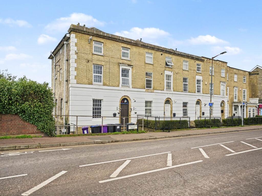 2 bed 1st Floor Flat for rent in Royston. From Abode Town and Country - Royston