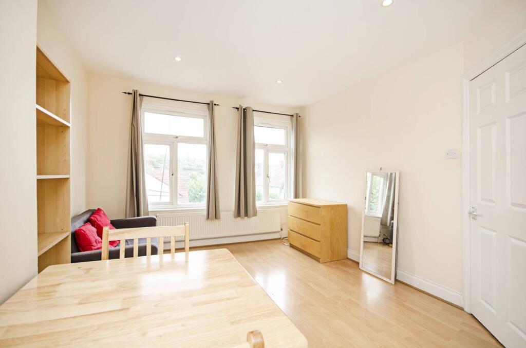 2 bed Apartment for rent in Hendon. From Adam Hayes Estate Agents - East Finchley - N2