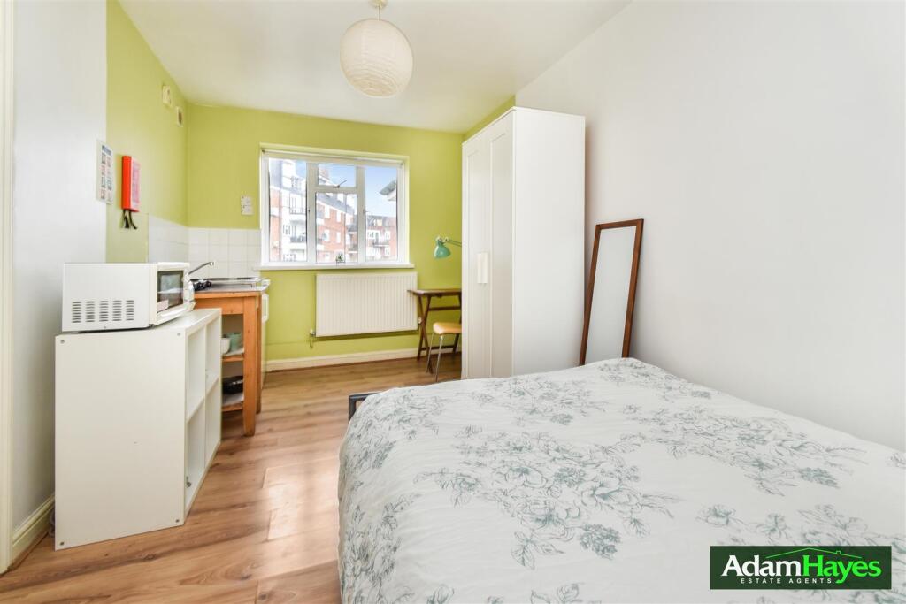 4 bed Studio for rent in Finchley. From Adam Hayes Estate Agents - East Finchley - N2 4 bed Studio for rent in Finchley. From Adam Hayes Estate Agents - East Finchley - N2