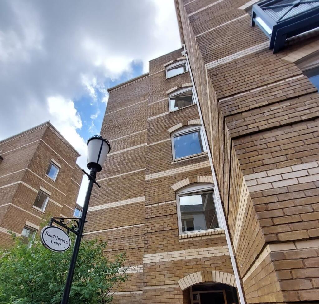 3 bed 1st Floor Flat for rent in Stepney. From AJ Dwellings