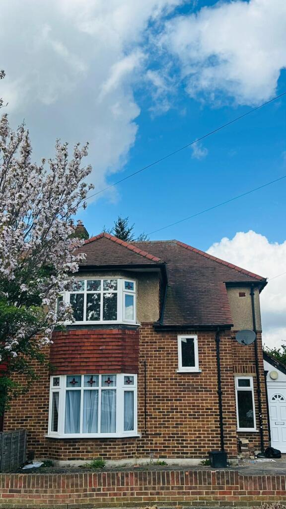 3 bed End of Terrace for rent in Romford. From AJ Dwellings 3 bed End of Terrace for rent in Romford. From AJ Dwellings