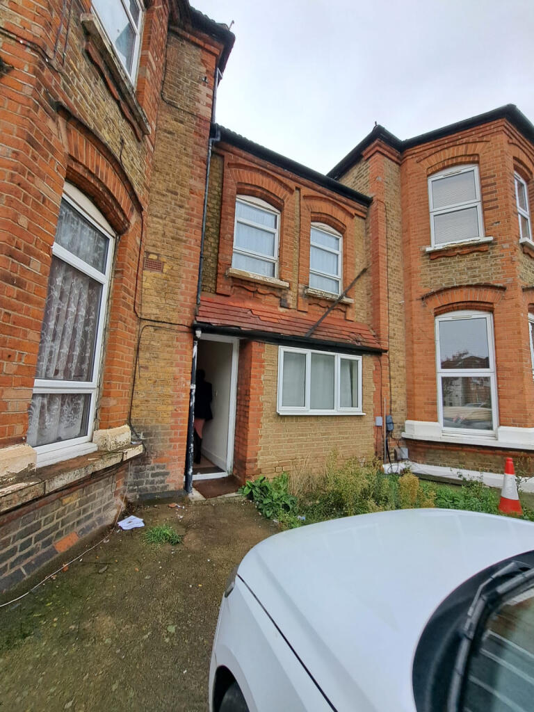 2 bed 1st Floor Flat for rent in Ilford. From AJ Dwellings
