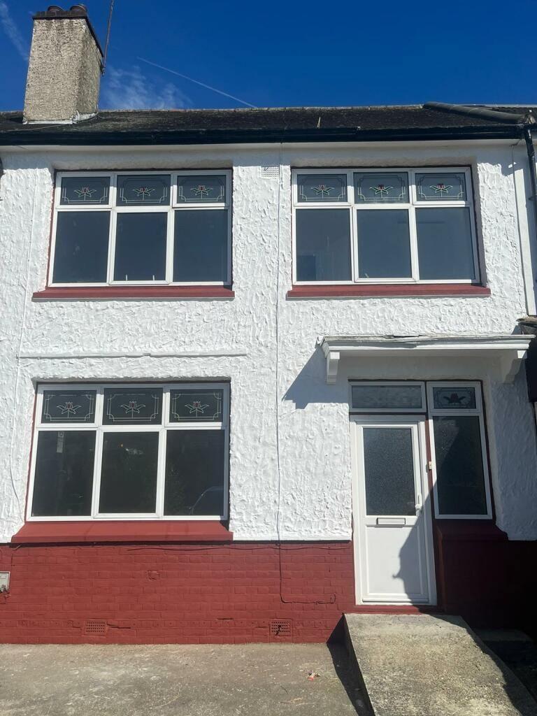 4 bed Mid Terraced House for rent in Ilford. From AJ Dwellings 4 bed Mid Terraced House for rent in Ilford. From AJ Dwellings