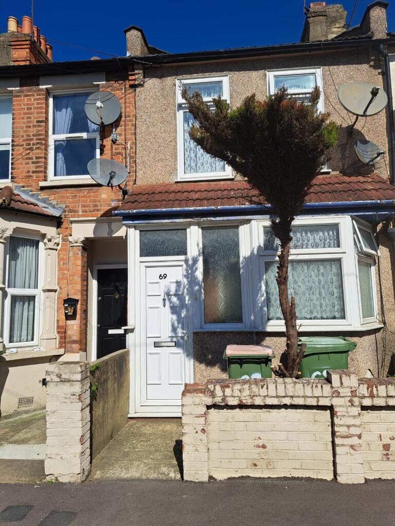2 bed Mid Terraced House for rent in Ilford. From AJ Dwellings 2 bed Mid Terraced House for rent in Ilford. From AJ Dwellings