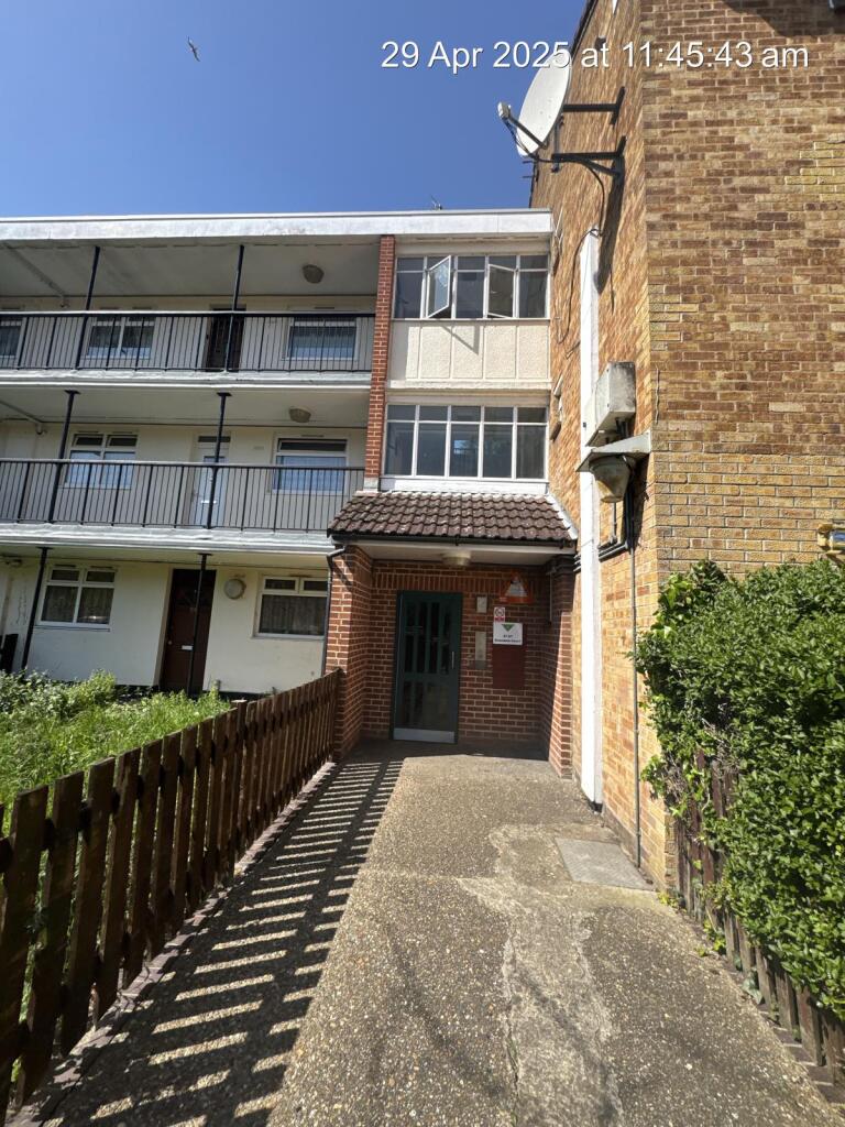 3 bed 1st Floor Flat for rent in West Ham. From AJ Dwellings 3 bed 1st Floor Flat for rent in West Ham. From AJ Dwellings