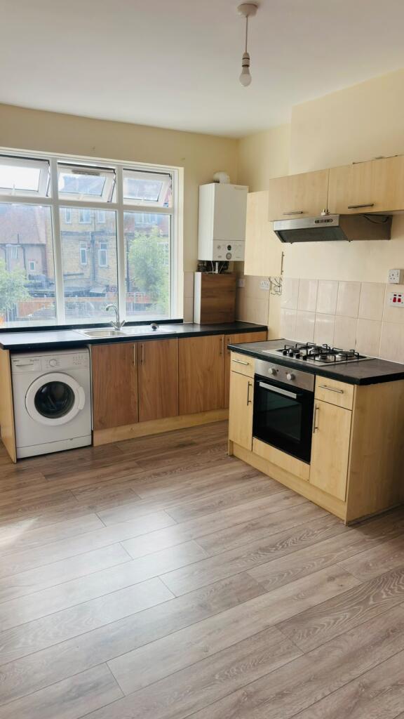 2 bed 1st Floor Flat for rent in Ilford. From AJ Dwellings 2 bed 1st Floor Flat for rent in Ilford. From AJ Dwellings