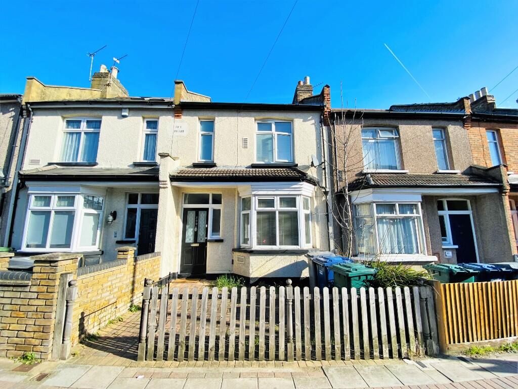3 bed Mid Terraced House for rent in Friern Barnet. From Aleco Estate Agents - East Barnet