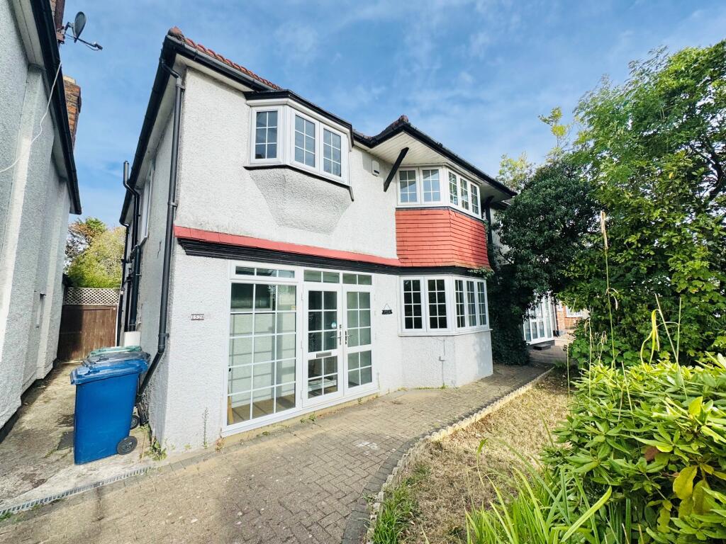 4 bed Semi Detached for rent in Barnet. From Aleco Estate Agents - East Barnet