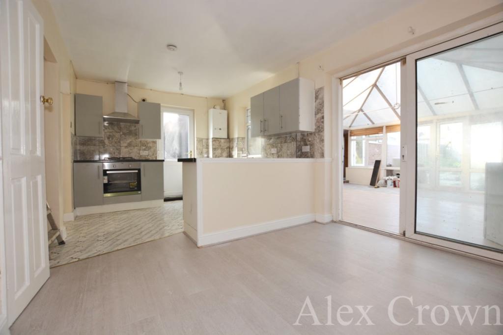 4 bed Semi-Detached House for rent in Dagenham. From Alex Crown Lettings & Estate Agents
