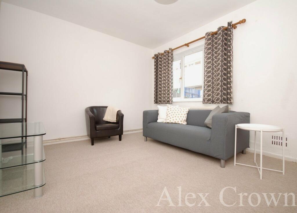 3 bed Mid Terraced House for rent in Stoke Newington. From Alex Crown Lettings & Estate Agents