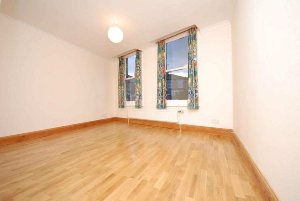 2 bed Flat for rent in Stoke Newington. From Alex Crown Lettings & Estate Agents