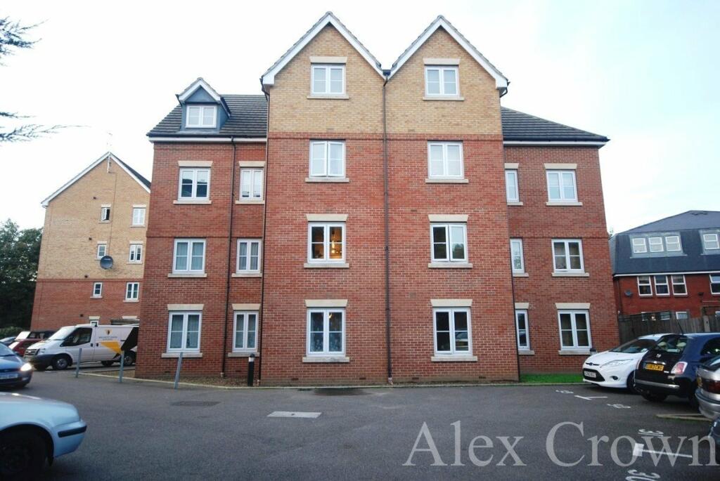 2 bed Apartment for rent in Waltham Cross. From Alex Crown Lettings & Estate Agents