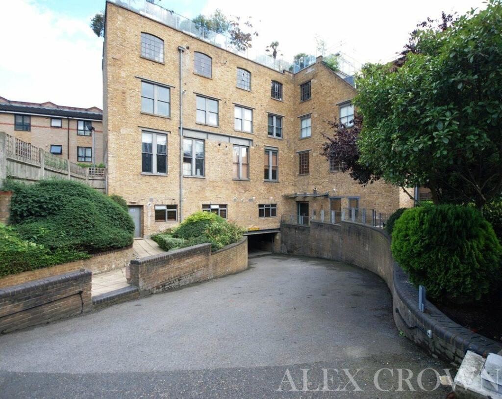 2 bed Apartment for rent in Stepney. From Alex Crown Lettings & Estate Agents