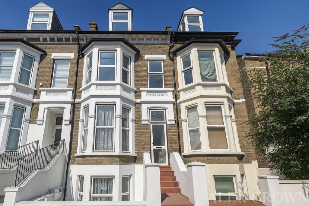 4 bed 1st Floor Flat for rent in West Ham. From Alex Crown Lettings & Estate Agents - Islington