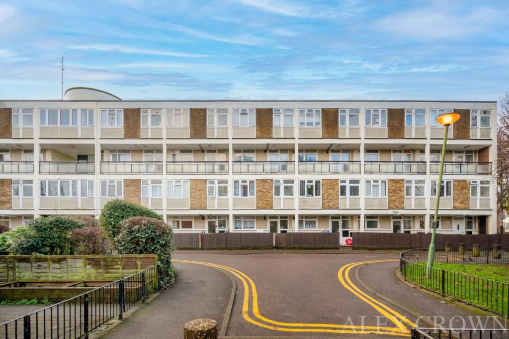 3 bed 1st Floor Flat for rent in Camden Town. From Alex Crown Lettings & Estate Agents - Islington