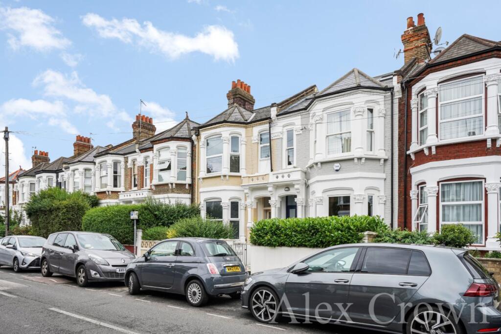 3 bed 1st Floor Flat for rent in Willesden. From Alex Crown Lettings & Estate Agents - Islington