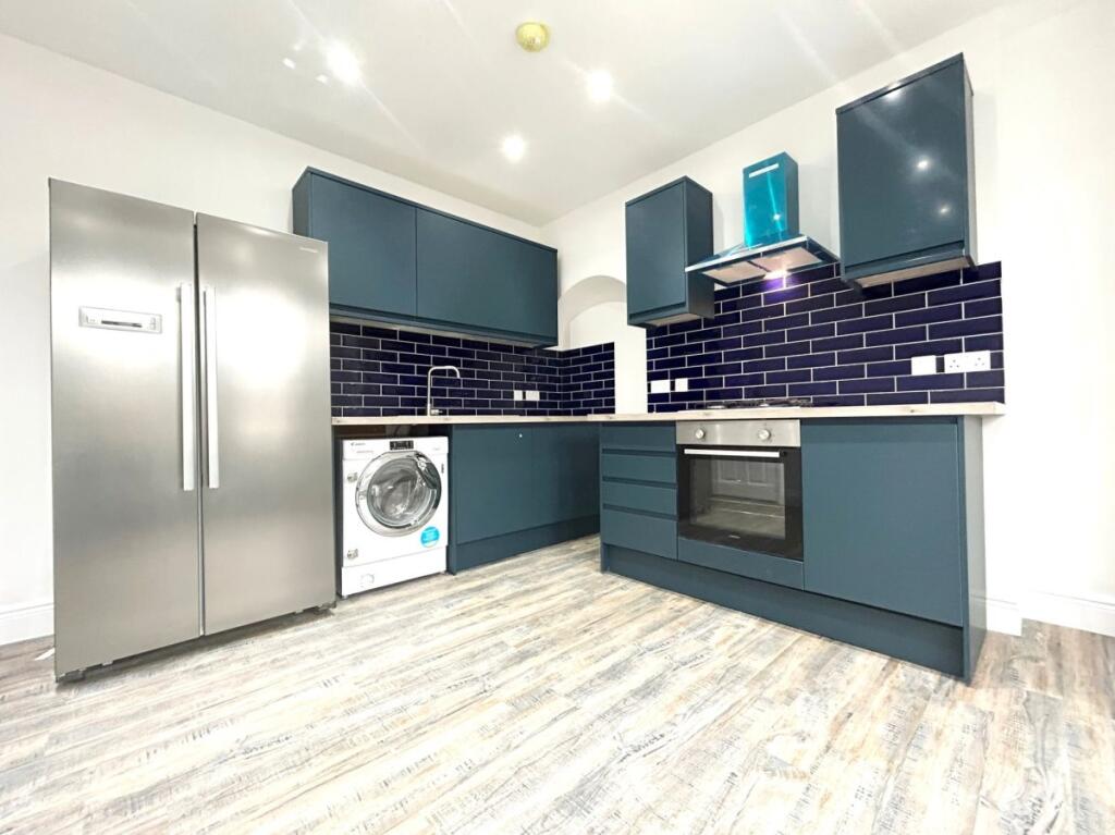 3 bed 1st Floor Flat for rent in Ilford. From Alex Crown Lettings & Estate Agents - Islington