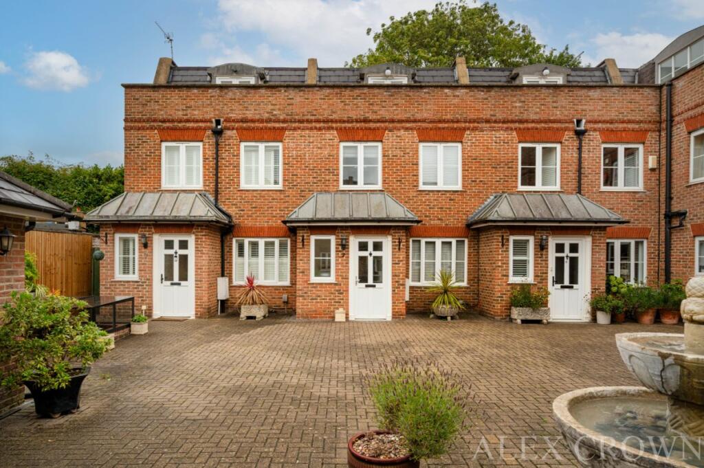 2 bed Mews for rent in Southgate. From Alex Crown Lettings & Estate Agents - Islington