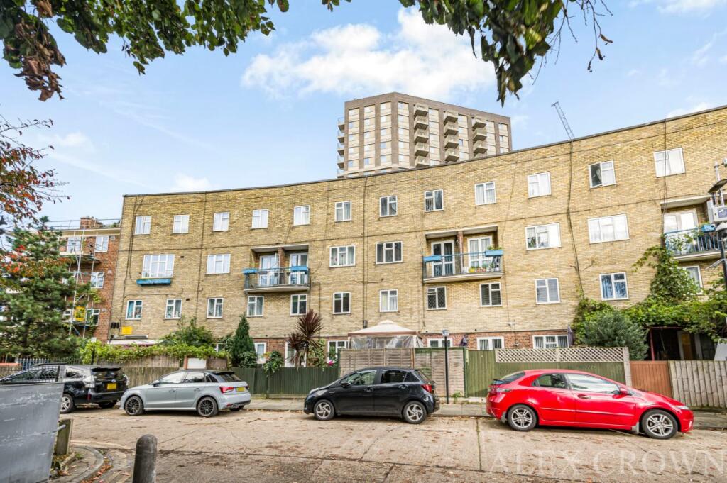 3 bed 1st Floor Flat for rent in Tottenham. From Alex Crown Lettings & Estate Agents - Islington