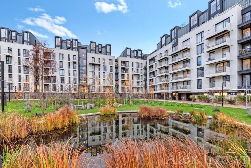 3 bed Apartment for rent in Stratford. From Alex Crown Lettings & Estate Agents - Islington 3 bed Apartment for rent in Stratford. From Alex Crown Lettings & Estate Agents - Islington
