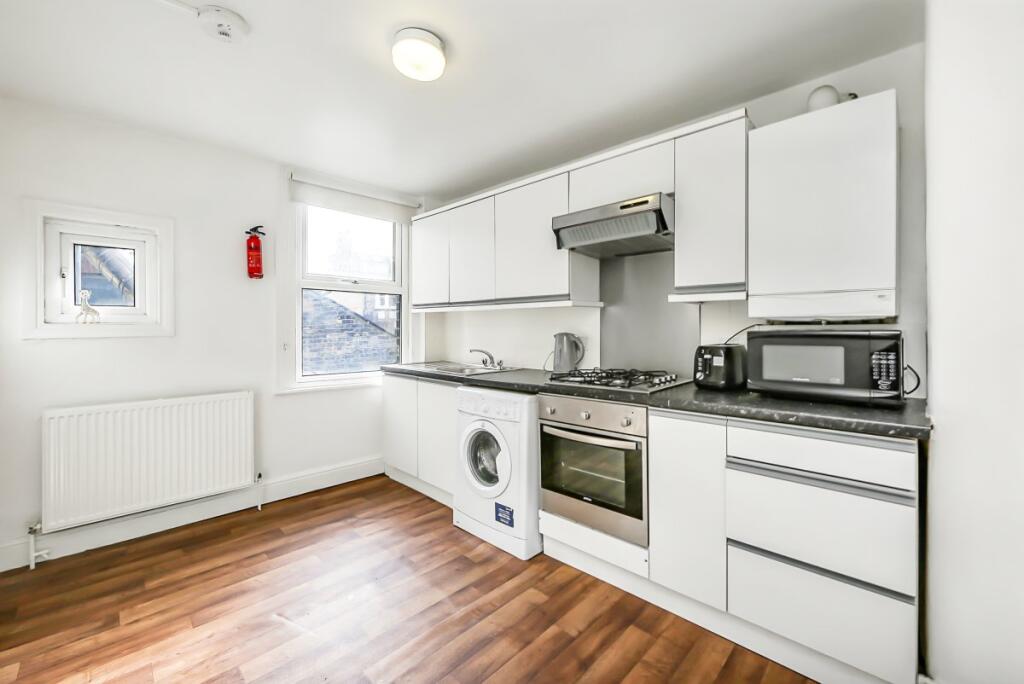 2 bed 1st Floor Flat for rent in Hornsey. From Alex Crown Lettings & Estate Agents - Islington