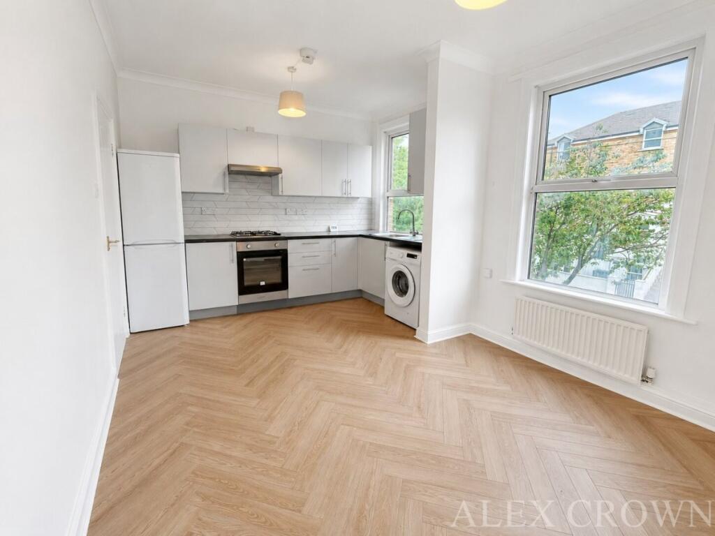 4 bed 1st Floor Flat for rent in Acton. From Alex Crown Lettings & Estate Agents - Islington