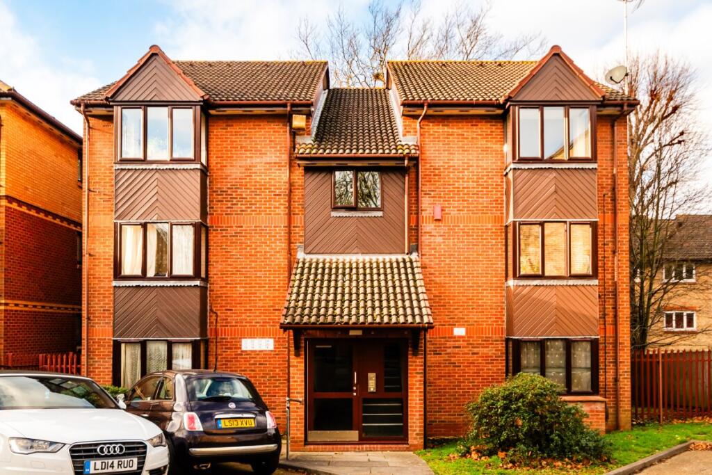 4 bed Studio for rent in Wood Green. From Alex Crown Lettings & Estate Agents - Islington