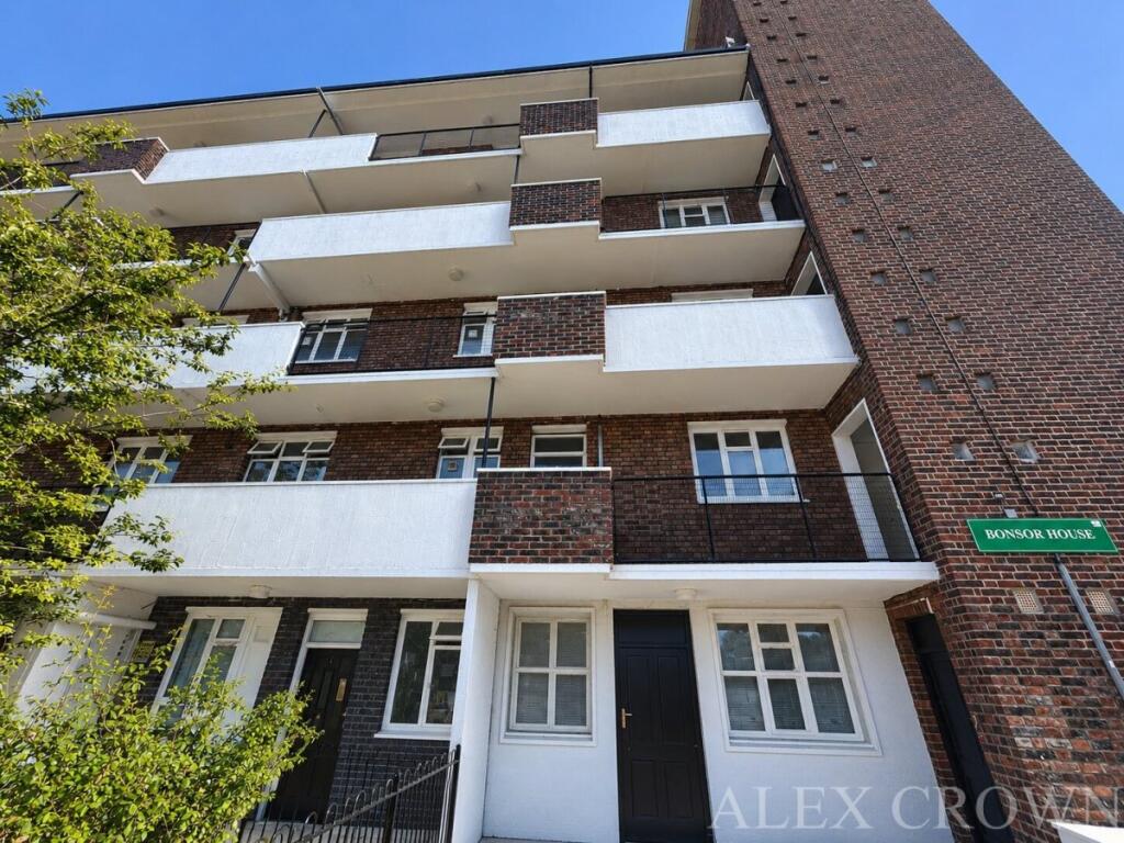 3 bed 1st Floor Flat for rent in Clapham. From Alex Crown Lettings & Estate Agents - Islington
