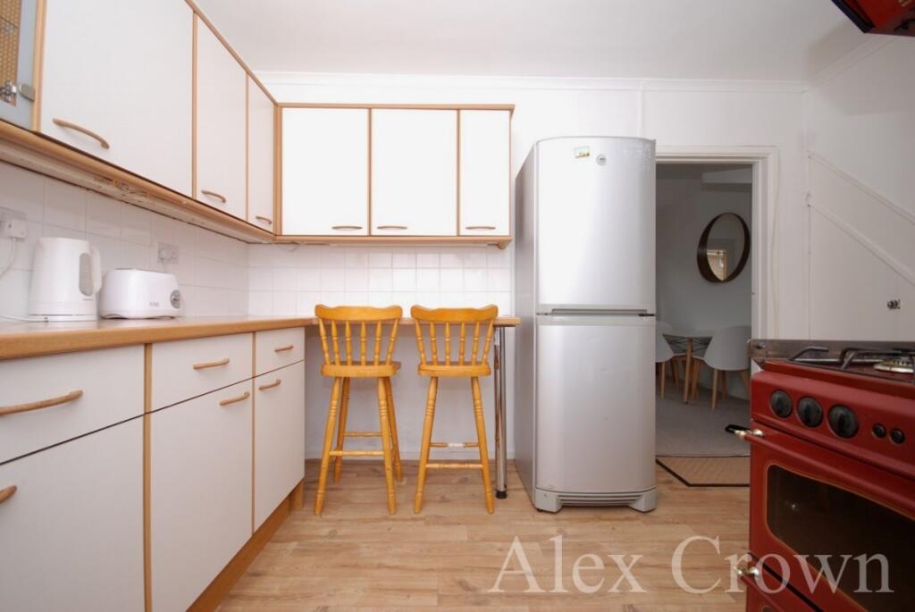 3 bed Mid Terraced House for rent in Stoke Newington. From Alex Crown Lettings & Estate Agents - Islington