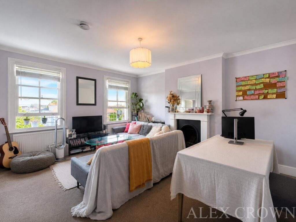 3 bed 1st Floor Flat for rent in Hampstead. From Alex Crown Lettings & Estate Agents - Islington