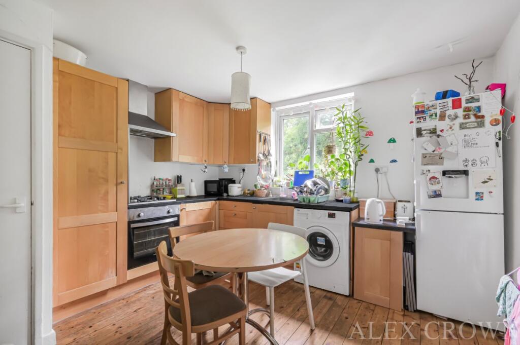 3 bed 1st Floor Flat for rent in Hornsey. From Alex Crown Lettings & Estate Agents - Islington