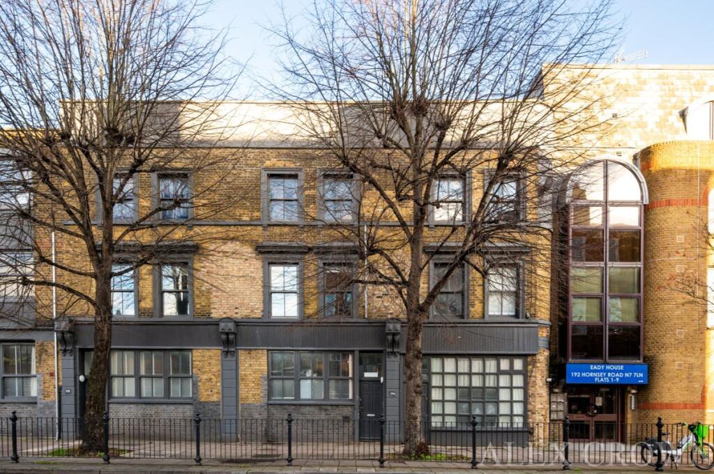 2 bed 1st Floor Flat for rent in Stoke Newington. From Alex Crown Lettings & Estate Agents - Islington