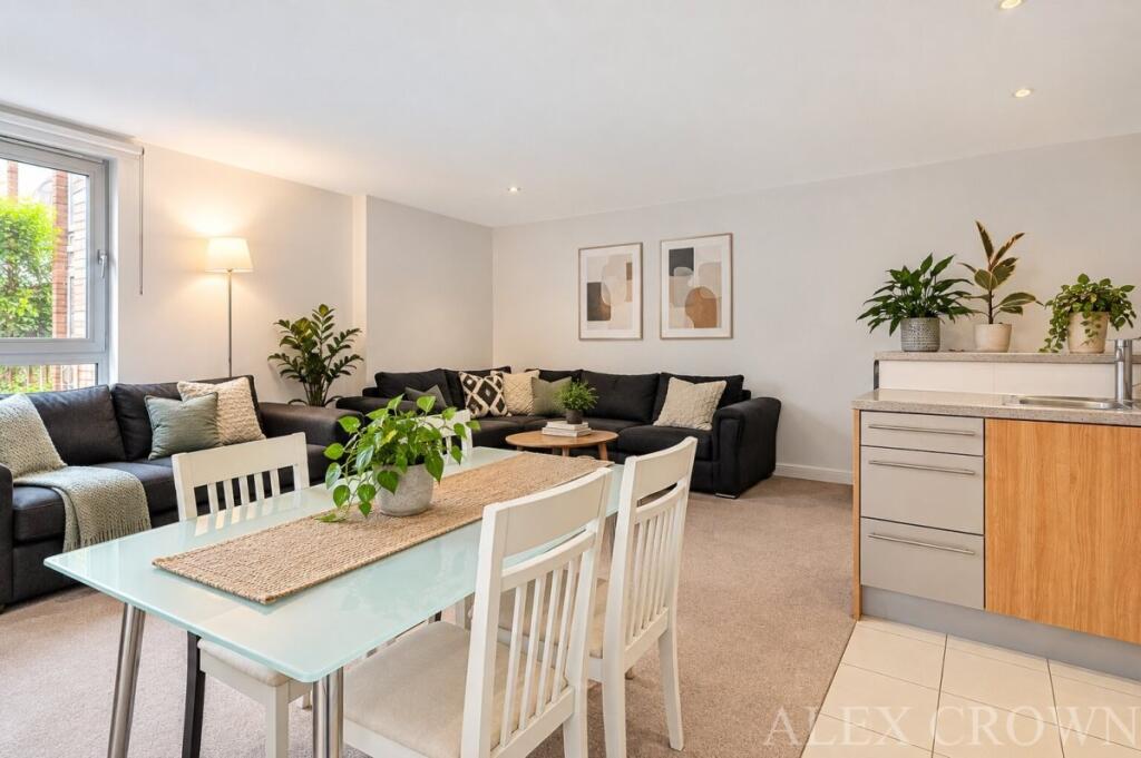 3 bed Apartment for rent in Islington. From Alex Crown Lettings & Estate Agents - Islington 3 bed Apartment for rent in Islington. From Alex Crown Lettings & Estate Agents - Islington