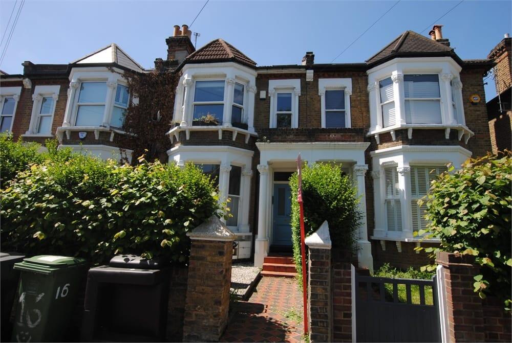 3 bed 1st Floor Flat for rent in Catford. From Alexander Charles & Browne - Forest Hill 3 bed 1st Floor Flat for rent in Catford. From Alexander Charles & Browne - Forest Hill