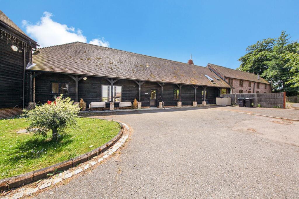 5 bed Barn Conversion for rent in Shorne. From Alexander Charles & Browne - Forest Hill 5 bed Barn Conversion for rent in Shorne. From Alexander Charles & Browne - Forest Hill