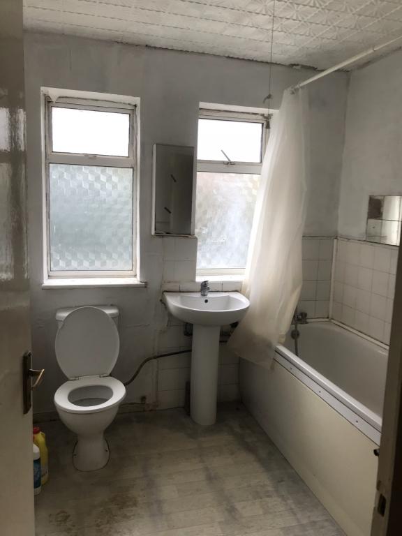 3 bed Semi-Detached House for rent in Isleworth. From All Bright Estates - Hounslow