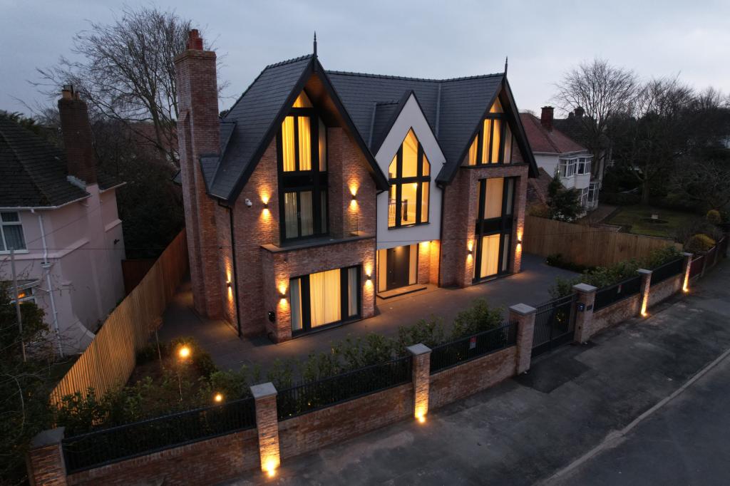 6 bed Detached for rent in Liverpool. From Almond Property by Sue Taylor - Liverpool 6 bed Detached for rent in Liverpool. From Almond Property by Sue Taylor - Liverpool