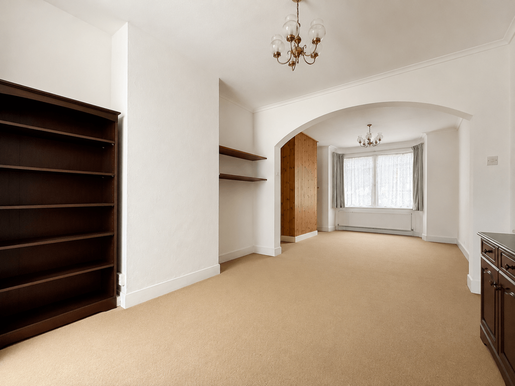 3 bed Mid Terraced House for rent in Hounslow. From Anderson Knight