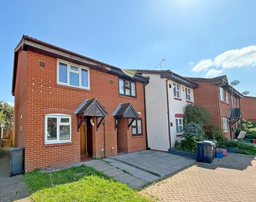 2 bed End of Terrace for rent in Hounslow. From Anderson Knight