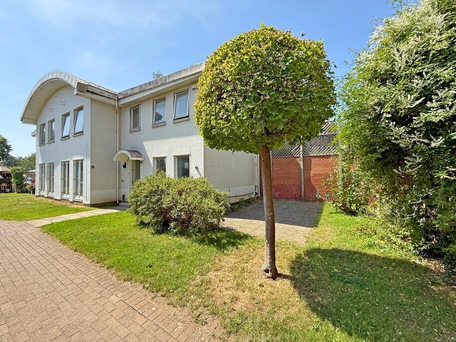 3 bed Semi Detached for rent in Brentford. From Anderson Knight