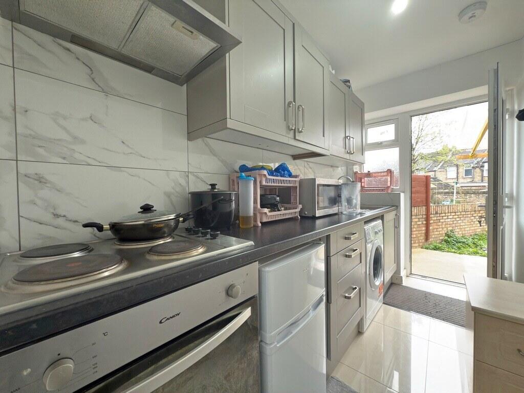 4 bed Studio for rent in Hounslow. From Anderson Knight 4 bed Studio for rent in Hounslow. From Anderson Knight