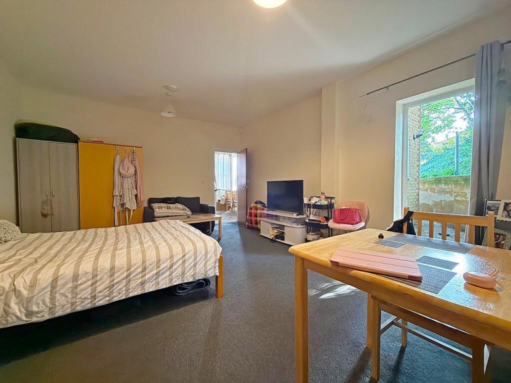 1 bed House Share for rent in Isleworth. From Anderson Knight