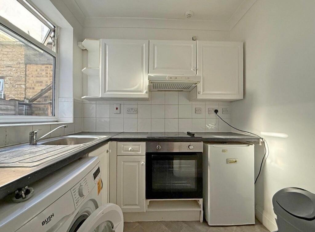 4 bed Studio for rent in Hounslow. From Anderson Knight 4 bed Studio for rent in Hounslow. From Anderson Knight