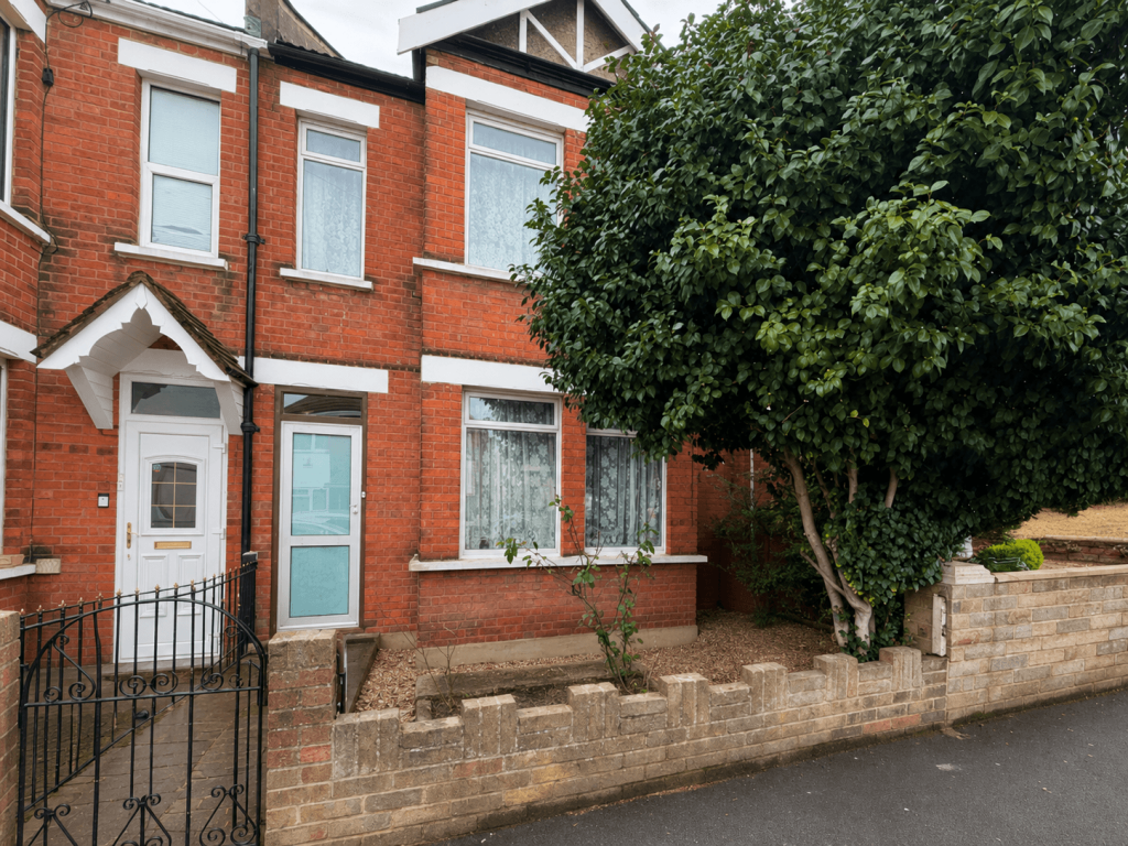 3 bed Mid Terraced House for rent in Hounslow. From Anderson Knight 3 bed Mid Terraced House for rent in Hounslow. From Anderson Knight