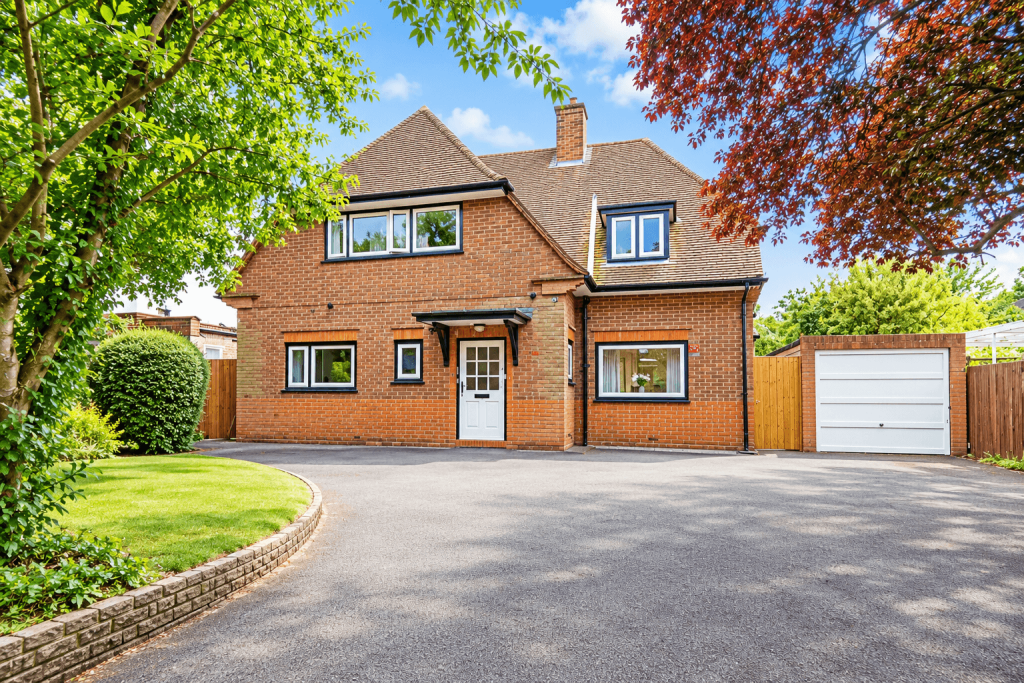 4 bed Detached for rent in Carshalton. From Anderson Knight 4 bed Detached for rent in Carshalton. From Anderson Knight