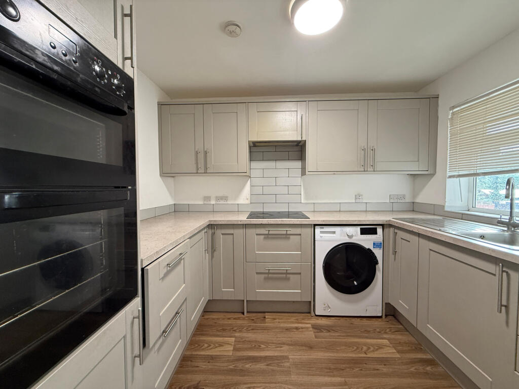 2 bed 1st Floor Flat for rent in Slough. From Anderson Knight