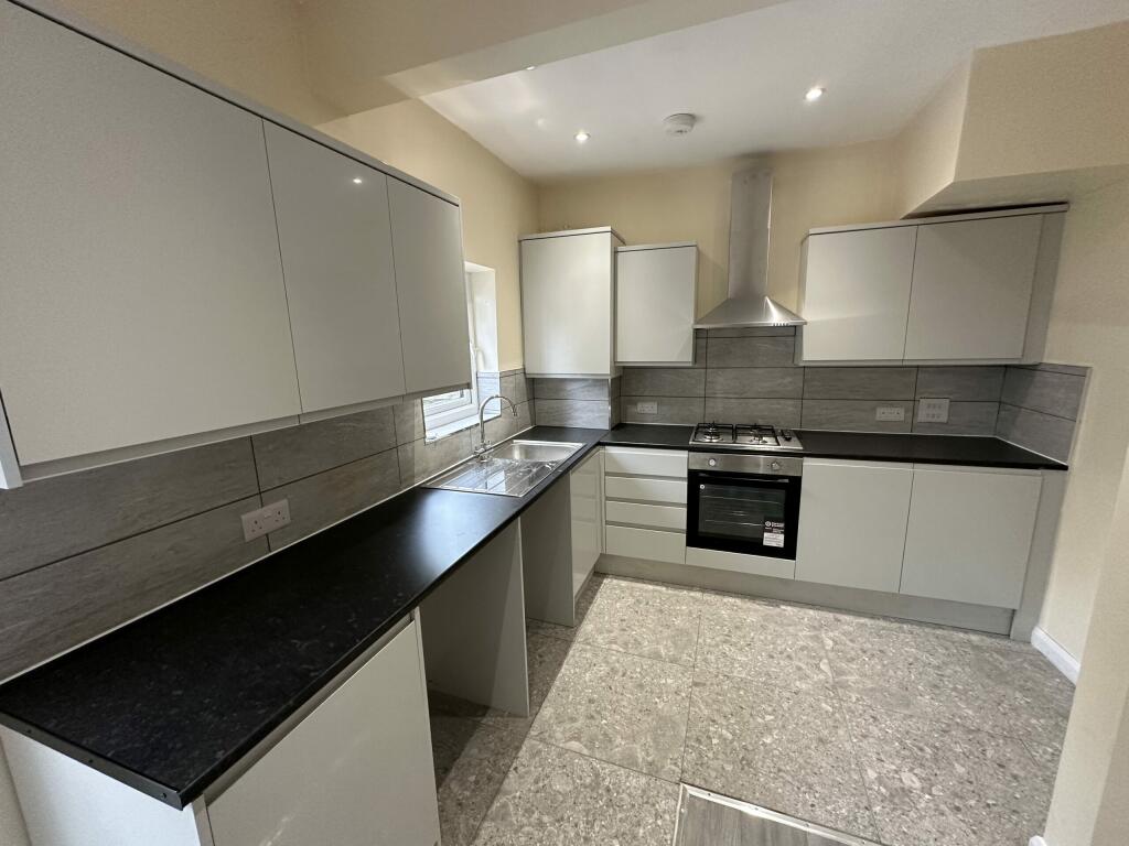 4 bed Mid Terraced House for rent in Tottenham. From Andrew Lloyd Estates Ltd
