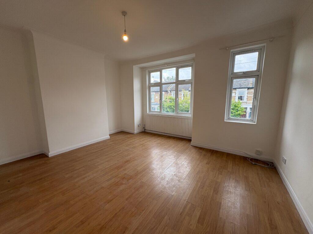5 bed Mid Terraced House for rent in Tottenham. From Andrew Lloyd Estates Ltd